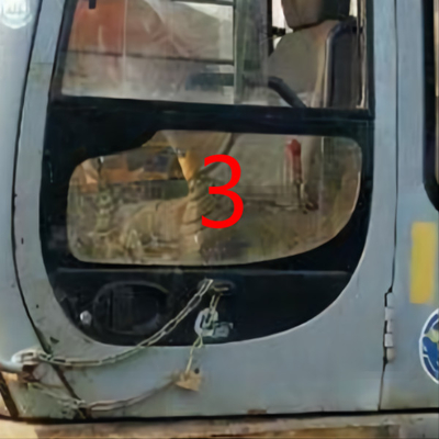 820mm ارتفاع HITACHI Excavator Glass Left Door الموضع السفلي رقم 3